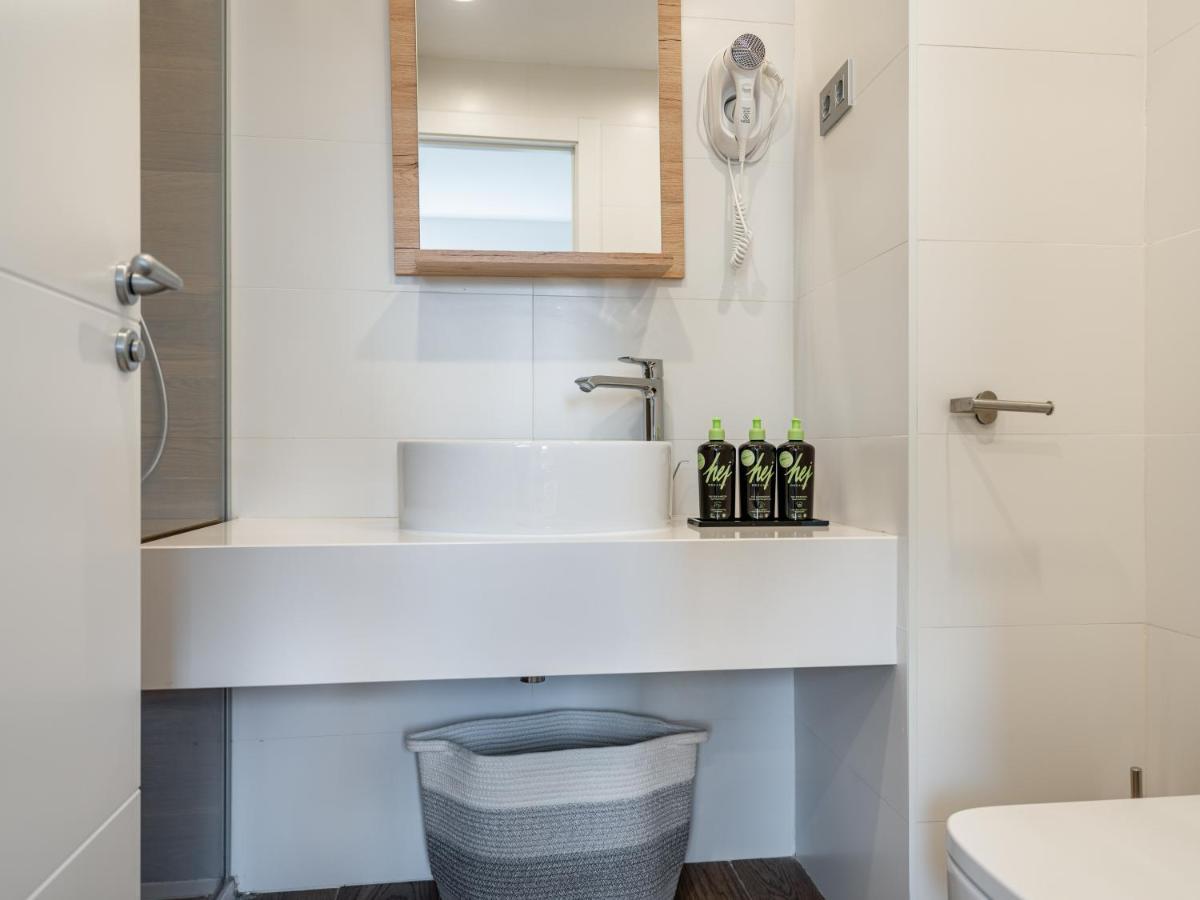 Limehome Carrer De Fontcoberta - Digital Access Hotel Barcellona